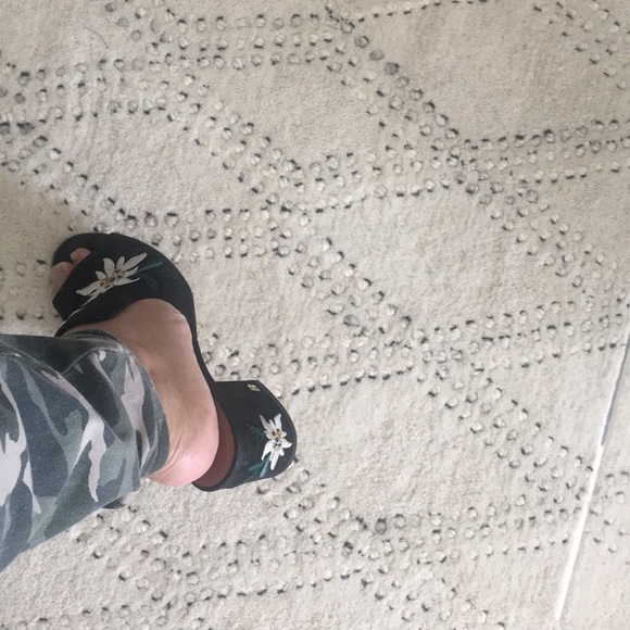 BALLY Womens suede embroidered shoes🛍 - Picture 9 of 9